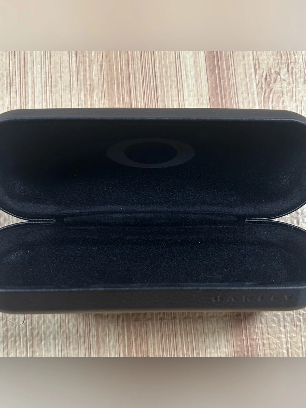 Oakley Sunglasses Eyeglass Hard Case Black Leather Clamshell Logo Velvety Lining